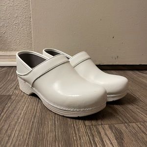 White Dansko LT pro clogs